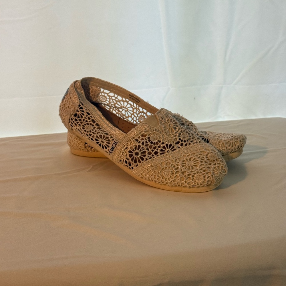 Toms Beige Lace Flats